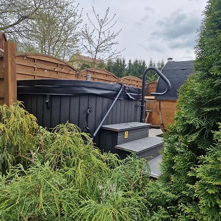 Domki Pod Kuznia Falsztyn Exterior foto